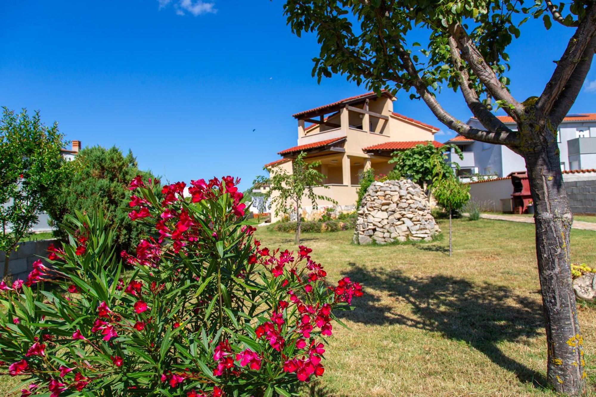 Apartman Viki Stinjan Pula Exterior photo